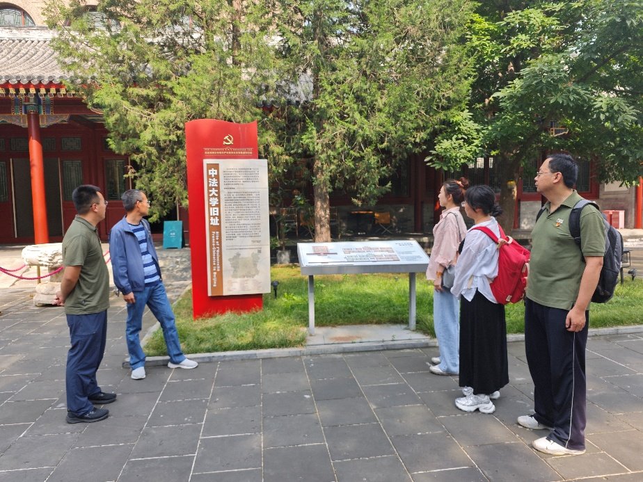 医学影像学学系党支部前往北大红楼和中