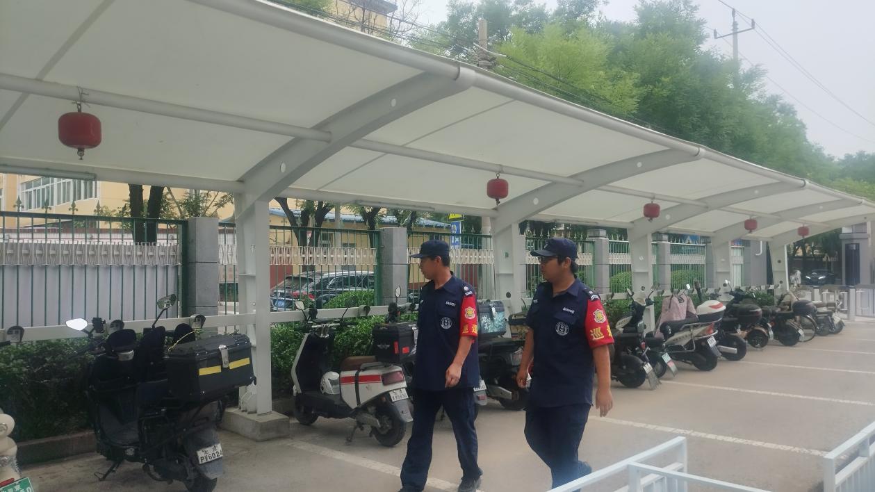 餐饮服务等各条战线上履职尽责